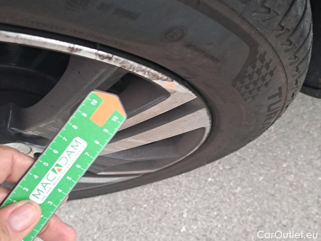  Peugeot  5008 PEUGEOT  / 2020 / 5P / todoterreno 1.5 BlueHDi 96kW (130CV) S&S Allure EAT8 #4