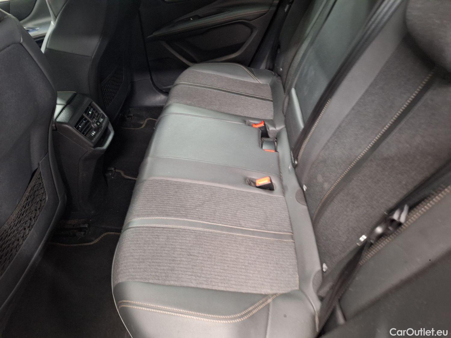  Peugeot  3008 Peugeot,  '16, Peugeot  1.5 BlueHDi 96kW S&S EAT8 GT Line 5d #52