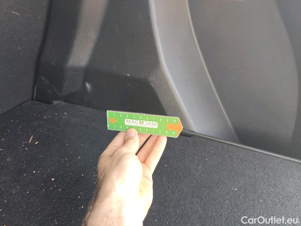  Peugeot  2008 PEUGEOT  / 2019 / 5P / todoterreno Allure BlueHDI 81kW (110CV) #23