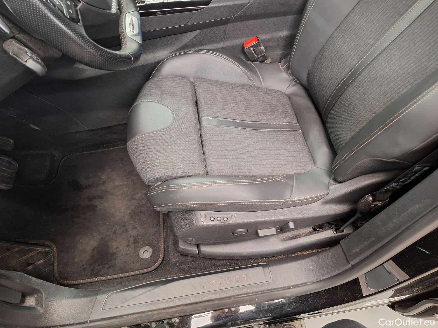  Peugeot  3008 Peugeot,  '16, Peugeot  1.5 BlueHDi 96kW S&S EAT8 GT Line 5d #53