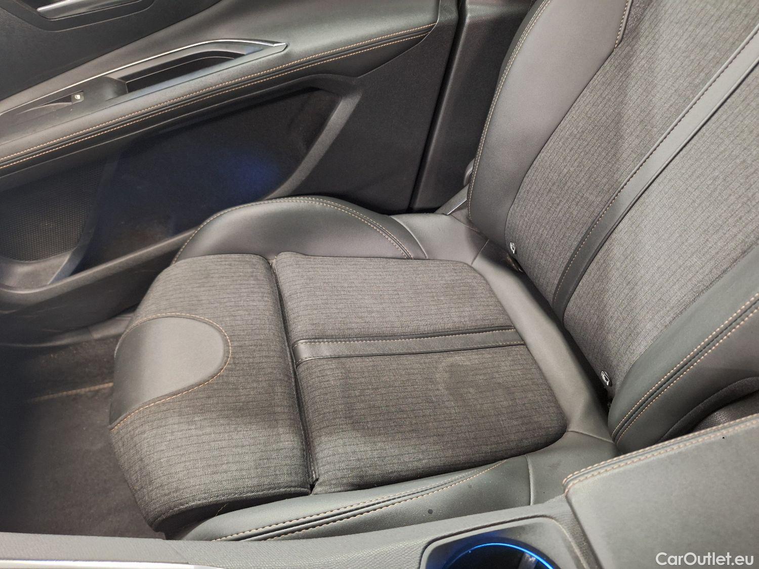  Peugeot  3008 Peugeot,  '16, Peugeot  1.5 BlueHDi 96kW S&S EAT8 GT Line 5d #51