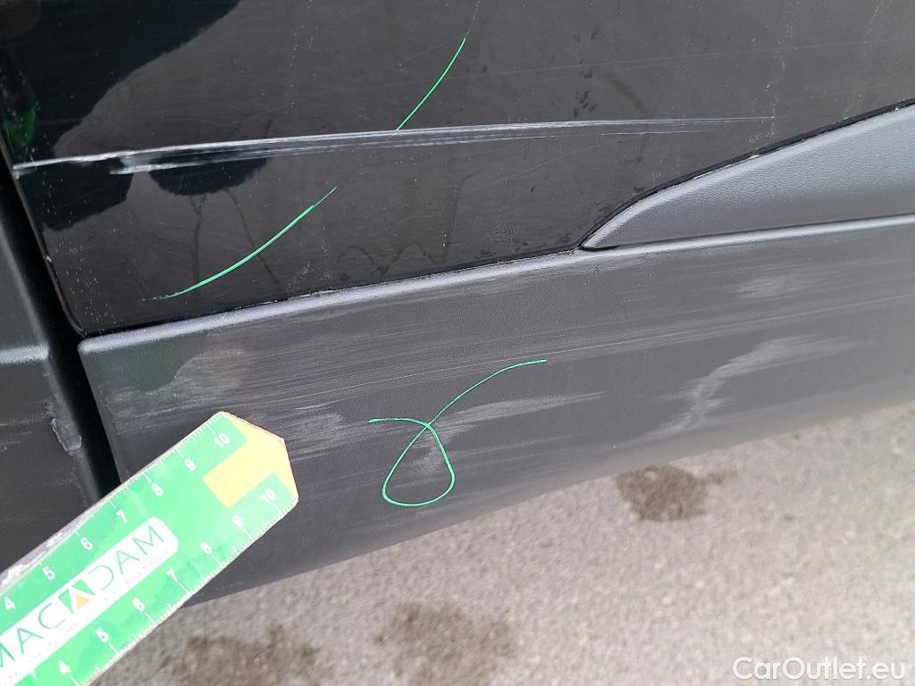  Peugeot  2008 PEUGEOT  / 2019 / 5P / todoterreno Active BlueHDI 81kW (110CV) #39