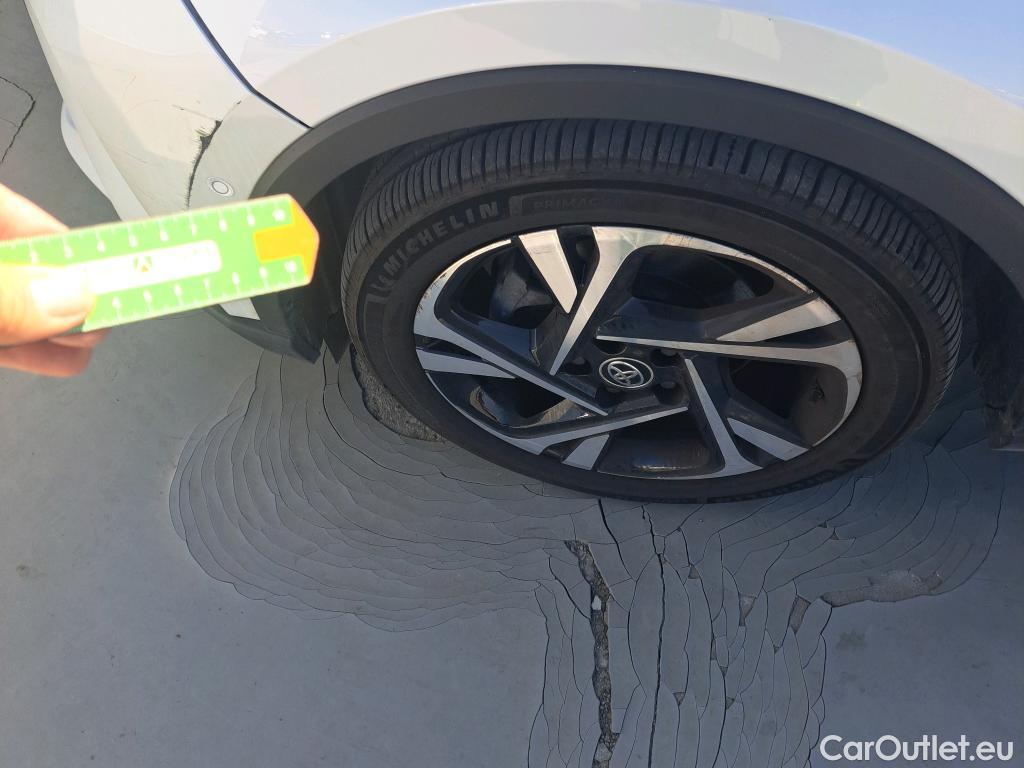  Toyota  C-HR TOYOTA  / 2019 / 5P / todoterreno 2.0 180H Advance #7