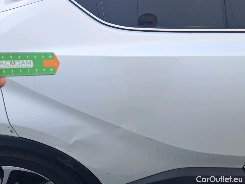  Toyota  C-HR TOYOTA  / 2019 / 5P / todoterreno 2.0 180H Advance #1