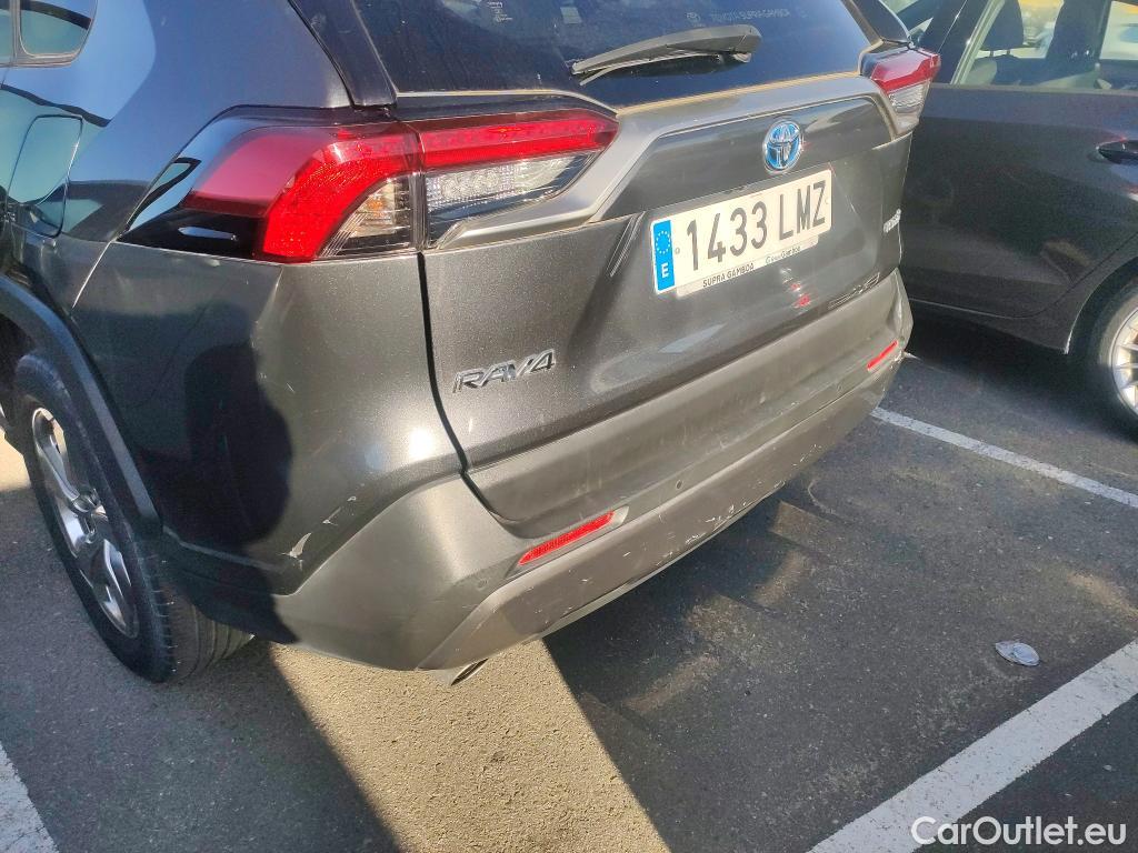  Toyota  RAV4 TOYOTA  / 2018 / 5P / todoterreno 2.5l 220H Advance #29