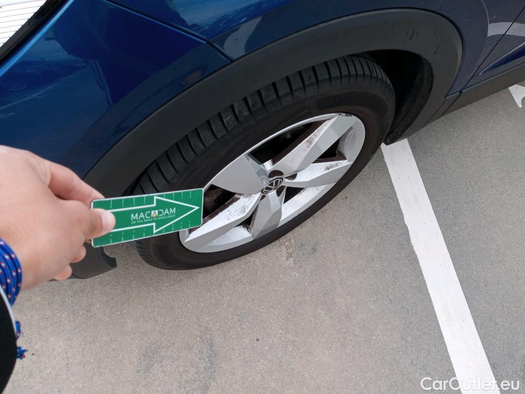  Volkswagen  T-CROSS VOLKSWAGEN  / 2018 / 5P / todoterreno Sport 1.5 TSI 110kW (150CV) DSG #8