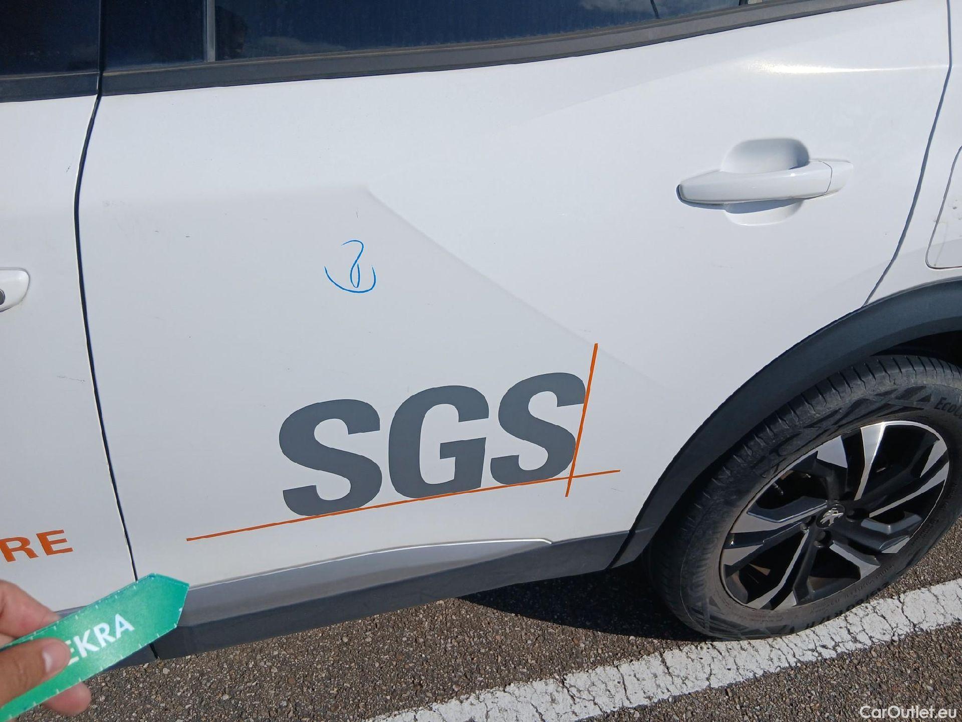  Peugeot  2008 PEUGEOT  / 2019 / 5P / todoterreno Allure BlueHDI 81kW (110CV) #26