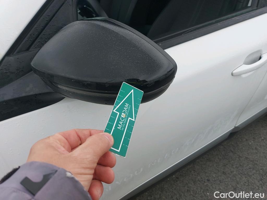  Peugeot  2008 PEUGEOT  / 2019 / 5P / todoterreno Allure BlueHDI 81kW (110CV) #16