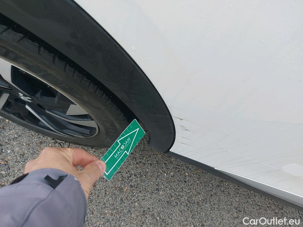  Peugeot  2008 PEUGEOT  / 2019 / 5P / todoterreno Allure BlueHDI 81kW (110CV) #20