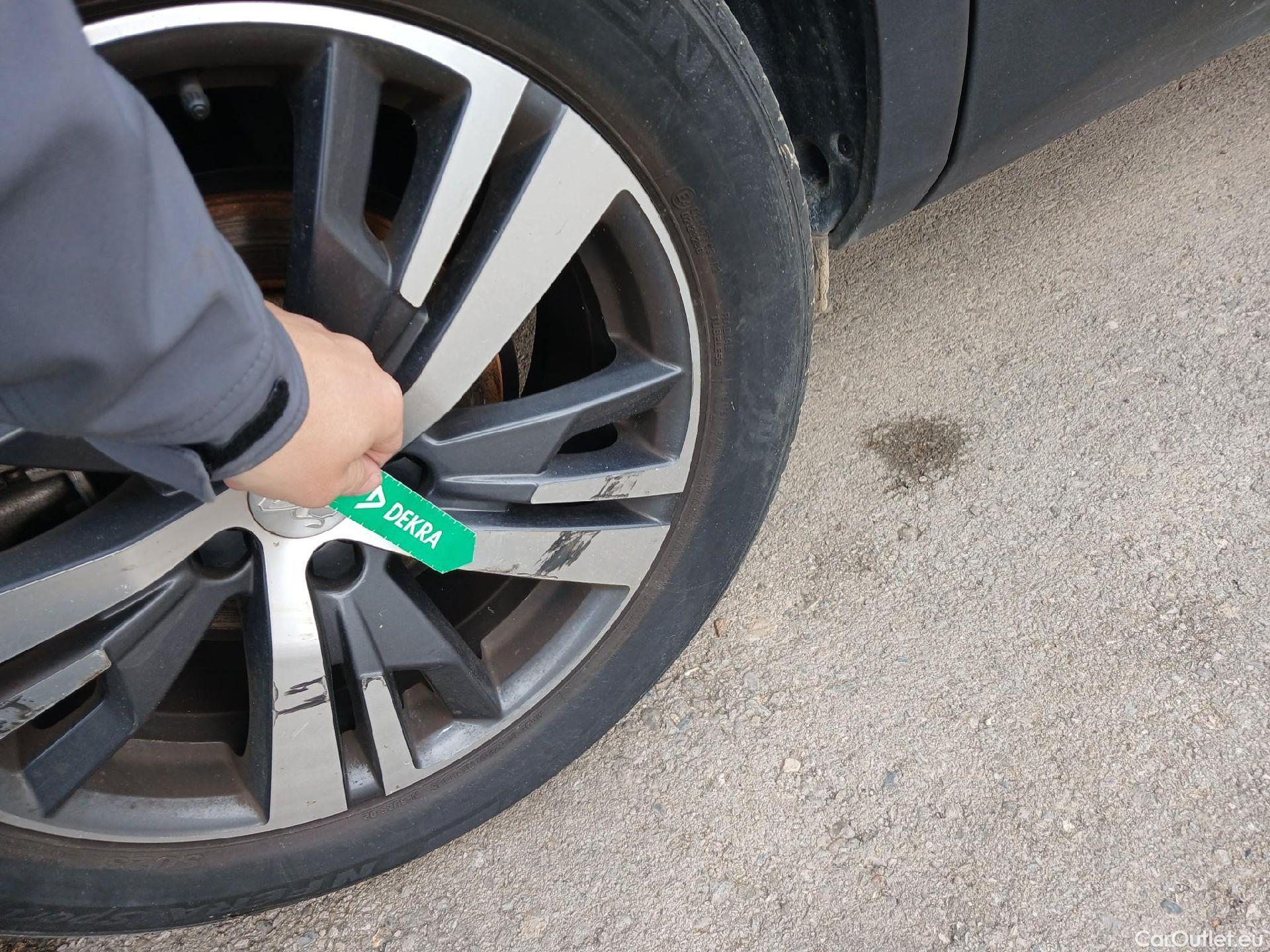  Peugeot  3008 PEUGEOT  / 2020 / 5P / todoterreno 1.5 BlueHDi 96kW S&S Allure Pack EAT8 #23