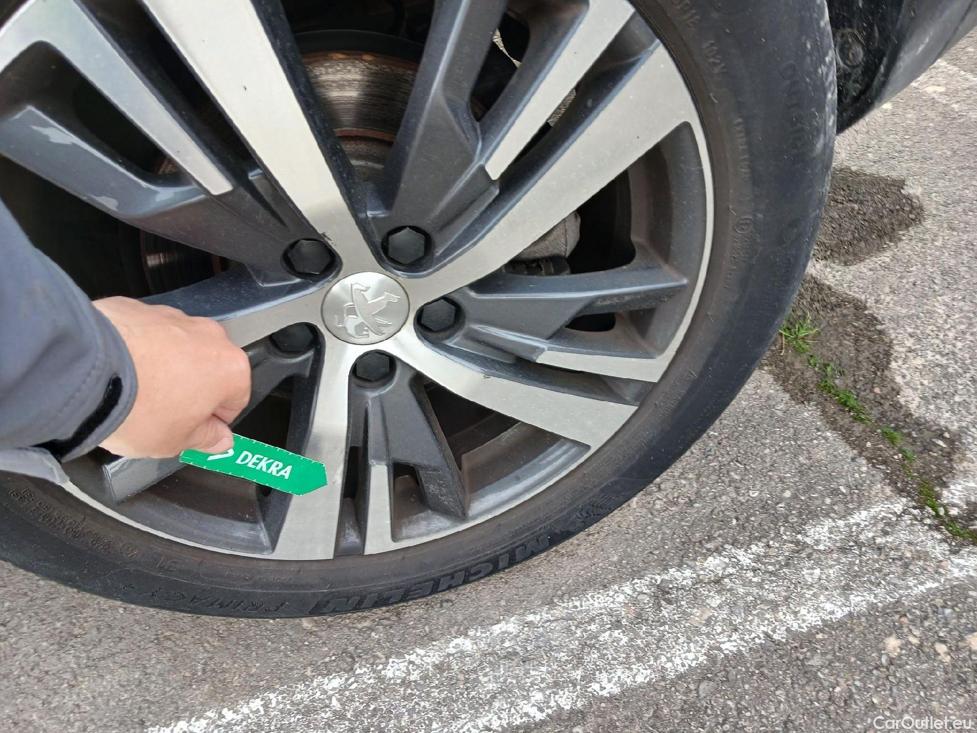  Peugeot  3008 PEUGEOT  / 2020 / 5P / todoterreno 1.5 BlueHDi 96kW S&S Allure Pack EAT8 #17