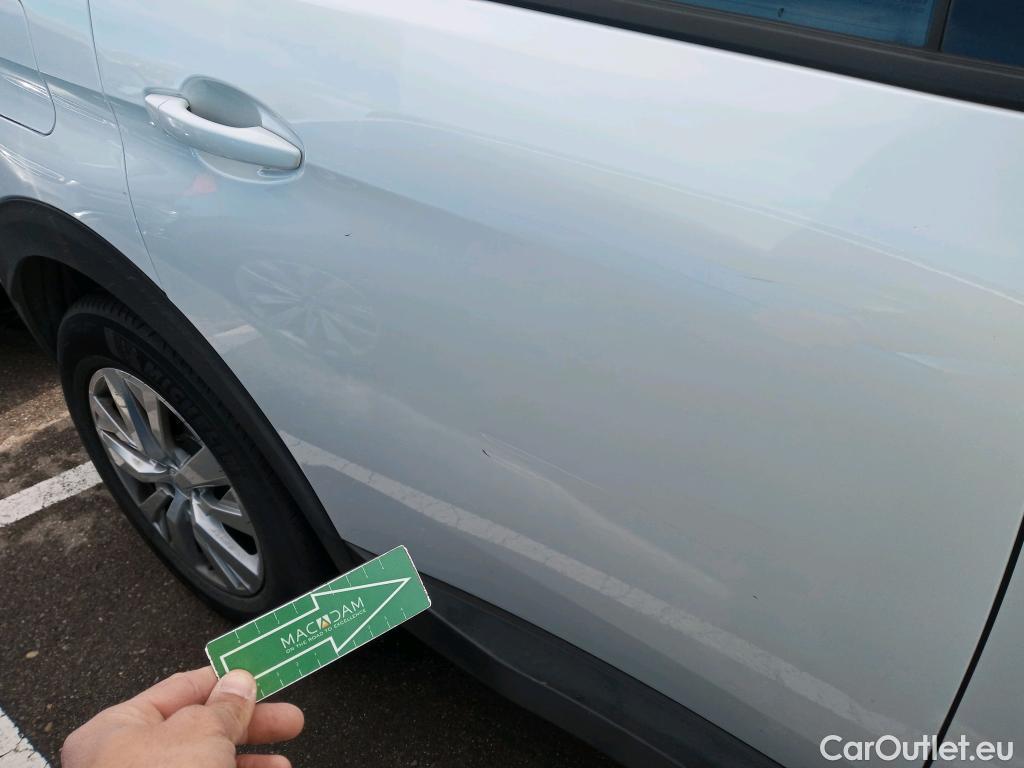  Peugeot  3008 PEUGEOT  / 2020 / 5P / todoterreno 1.2 PureTech 96KW S&S Active Pack EAT8 #4