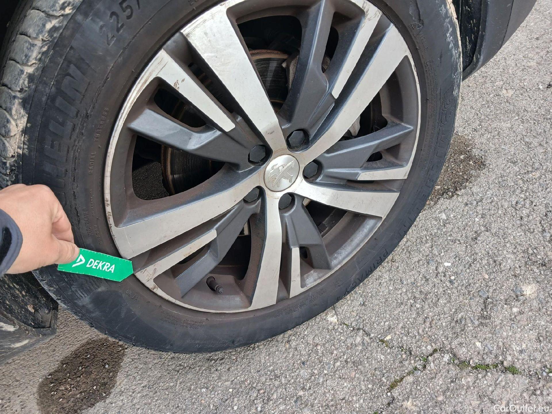  Peugeot  3008 PEUGEOT  / 2020 / 5P / todoterreno 1.5 BlueHDi 96kW S&S Allure Pack EAT8 #26