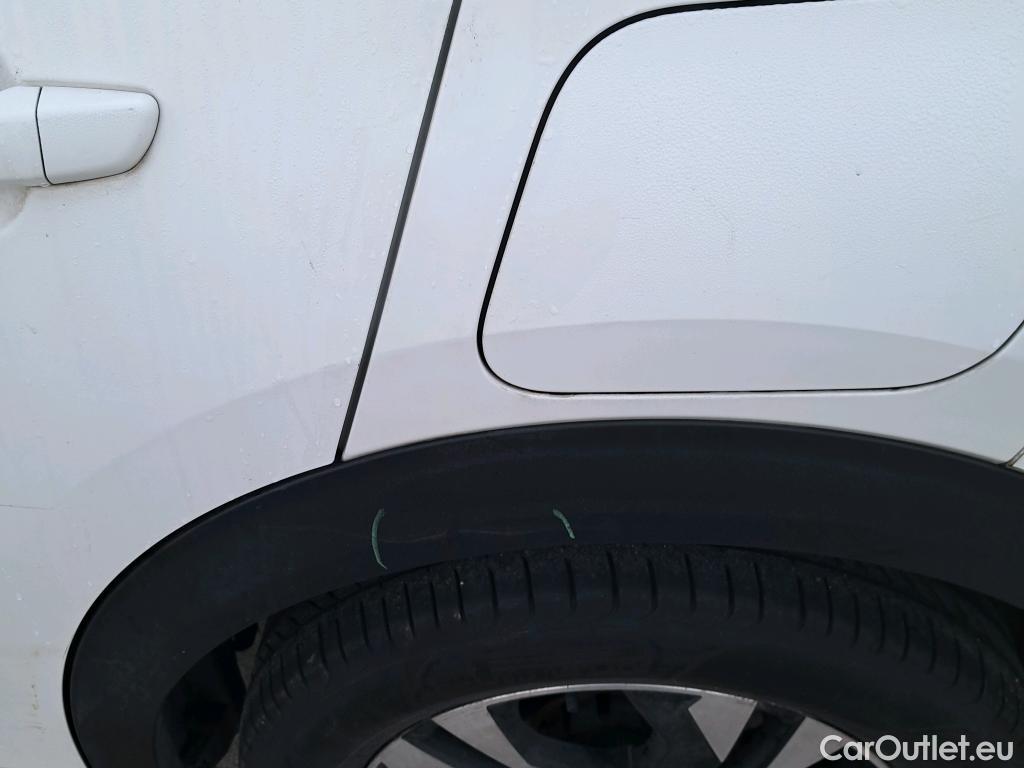  Peugeot  2008 PEUGEOT  / 2019 / 5P / todoterreno Allure BlueHDI 81kW (110CV) #31