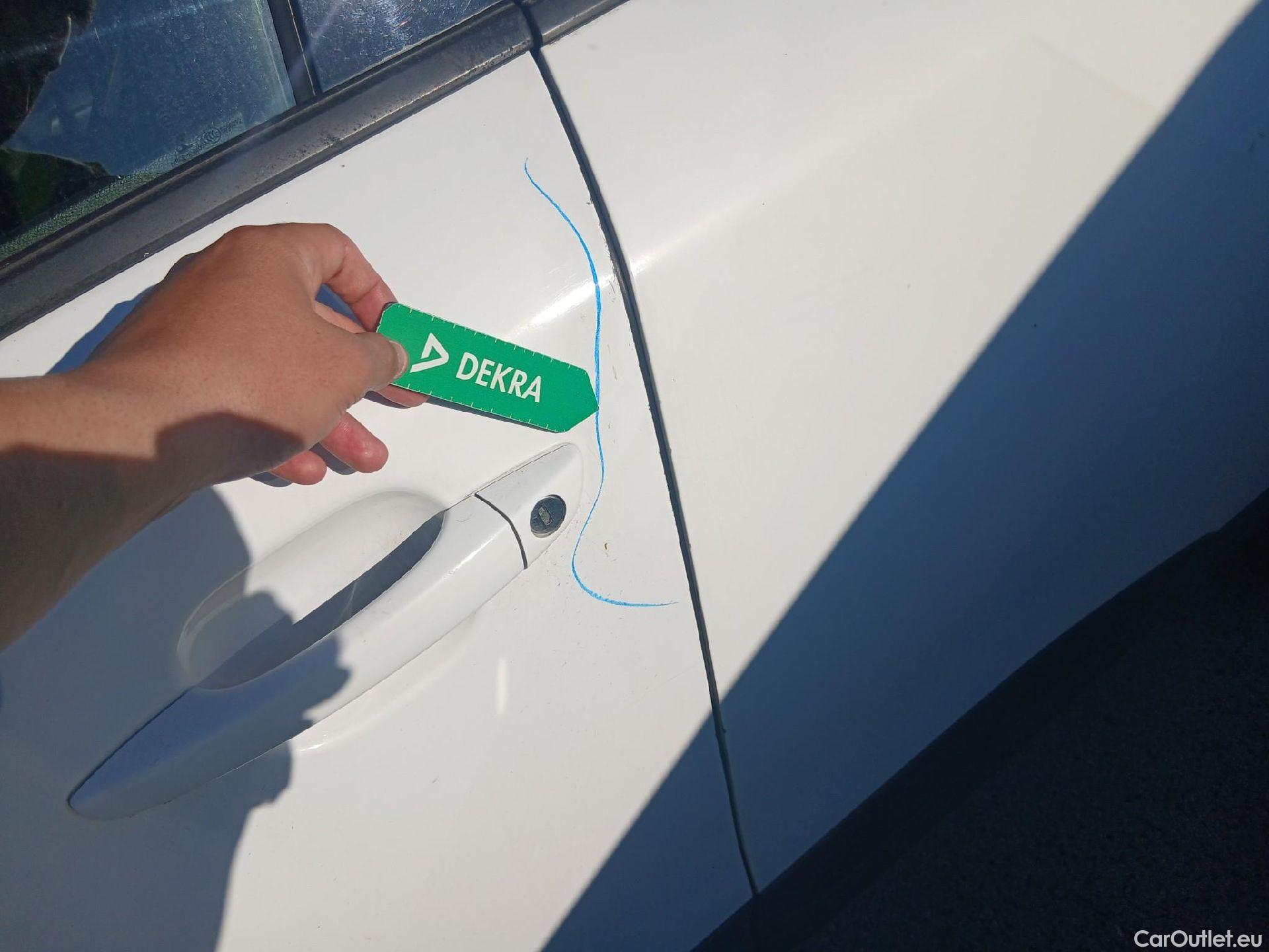  Peugeot  2008 PEUGEOT  / 2019 / 5P / todoterreno Active Pack BlueHDI 81kW (110CV) #9