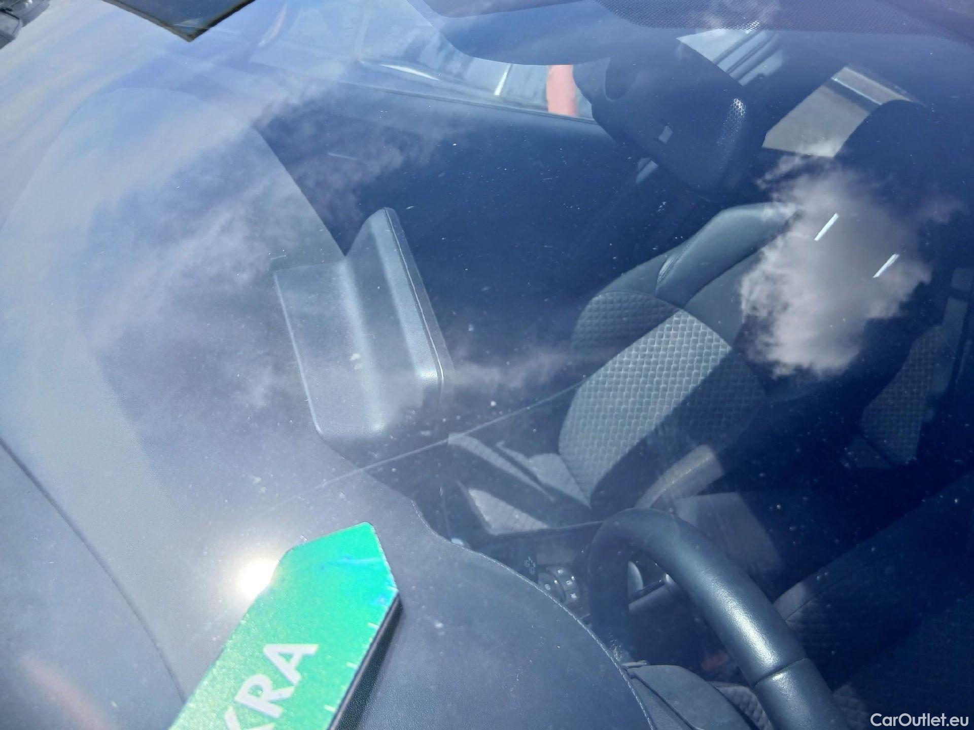  Toyota  C-HR TOYOTA  / 2019 / 5P / todoterreno 2.0 180H Advance #6