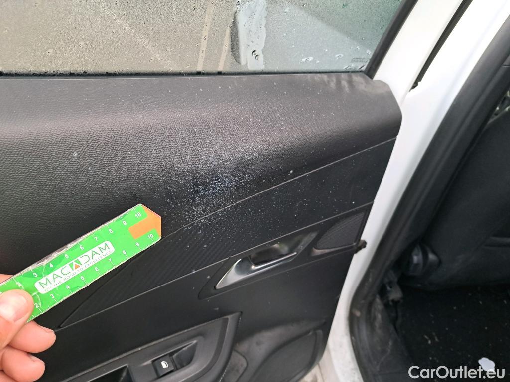  Peugeot  2008 PEUGEOT  / 2019 / 5P / todoterreno Allure BlueHDI 81kW (110CV) #9