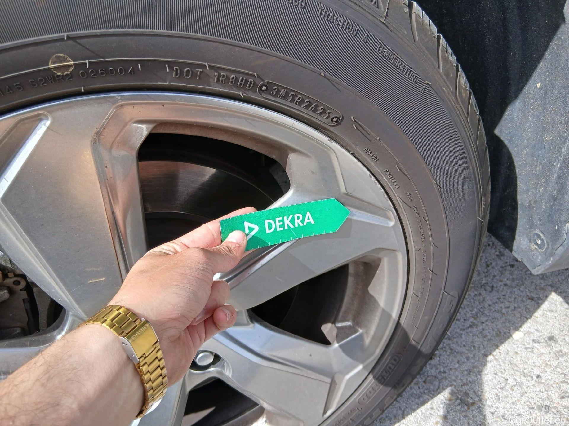  Toyota  RAV4 TOYOTA  / 2018 / 5P / todoterreno 2.5l 220H Advance #9