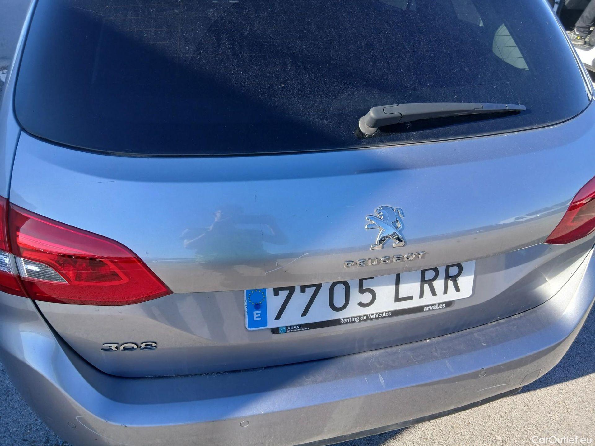  Peugeot  308 PEUGEOT  / 2017 / 5P / familiar SW Allure Pack PureTech 130 S&S #29