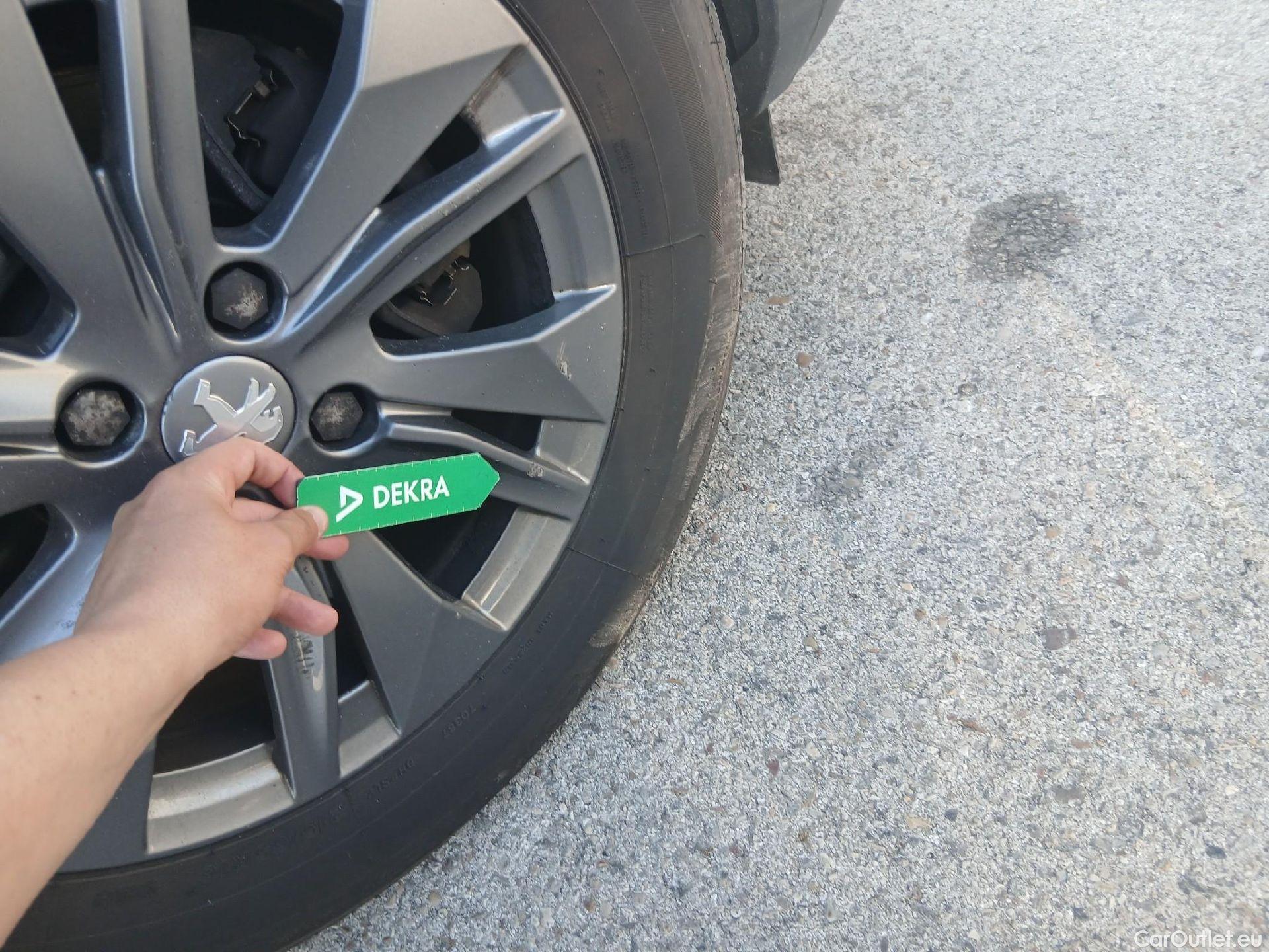  Peugeot  2008 PEUGEOT  / 2019 / 5P / todoterreno Active Pack BlueHDI 81kW (110CV) #30