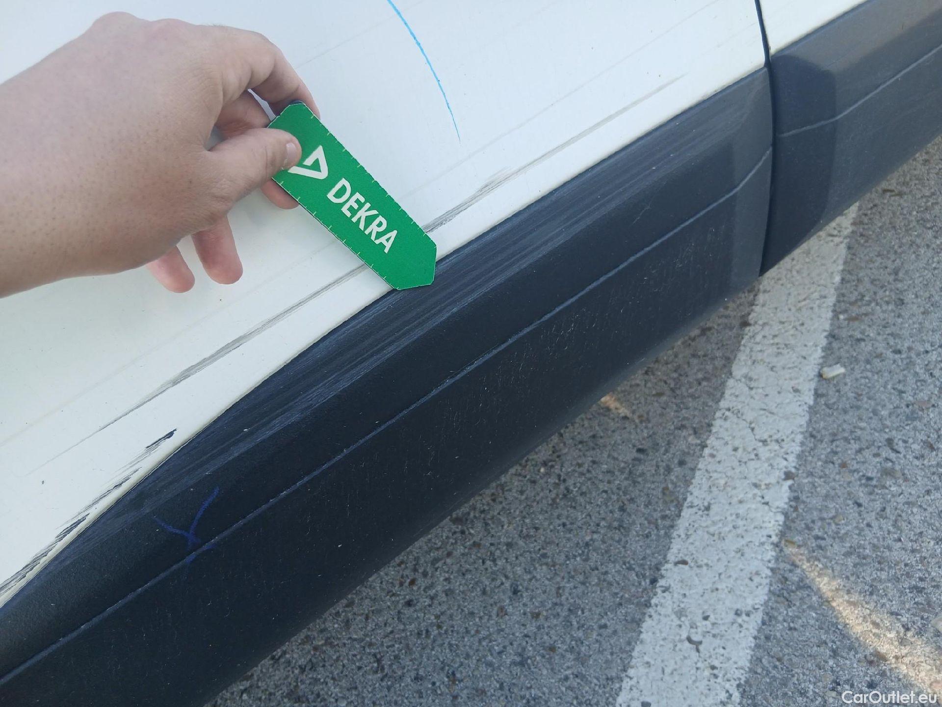  Peugeot  2008 PEUGEOT  / 2019 / 5P / todoterreno Active Pack BlueHDI 81kW (110CV) #21