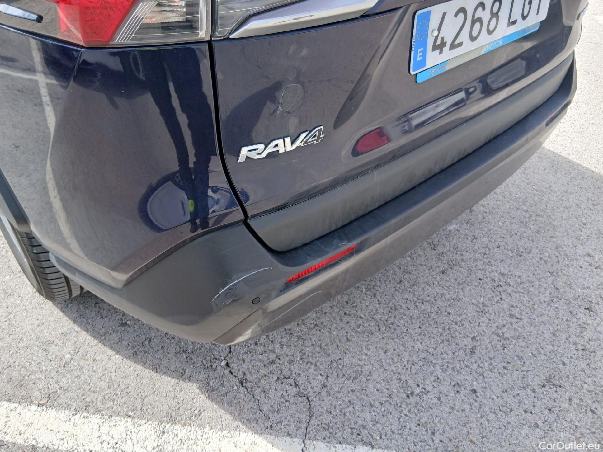  Toyota  RAV4 TOYOTA  / 2018 / 5P / todoterreno 2.5l 220H Advance #23