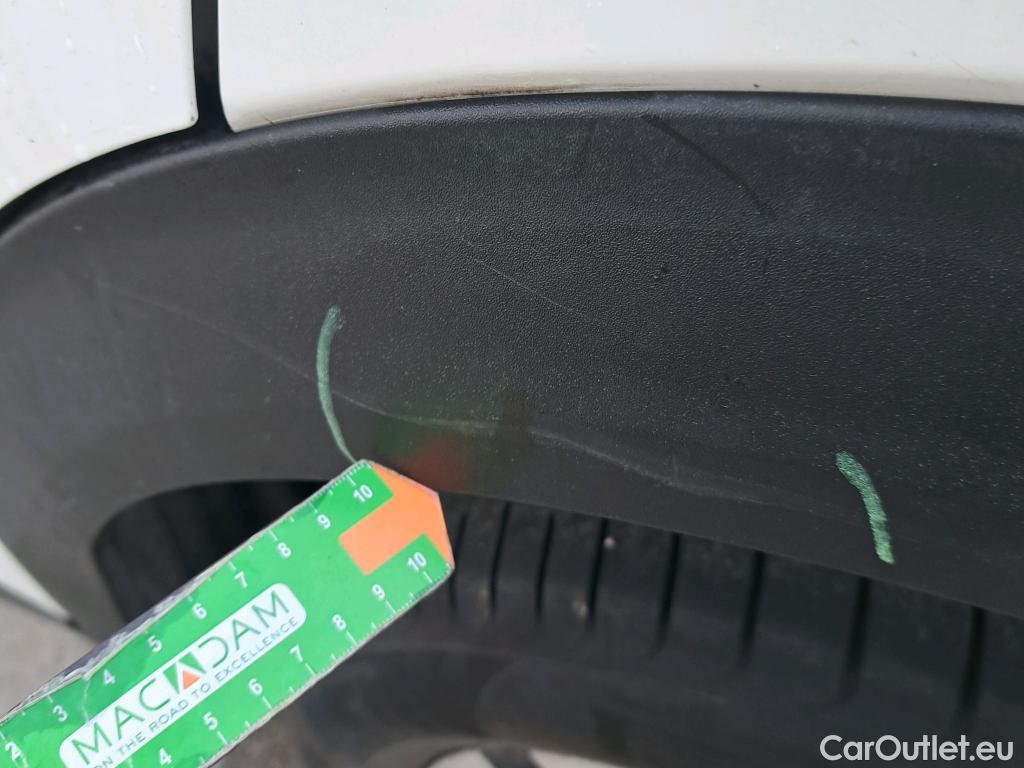  Peugeot  2008 PEUGEOT  / 2019 / 5P / todoterreno Allure BlueHDI 81kW (110CV) #32