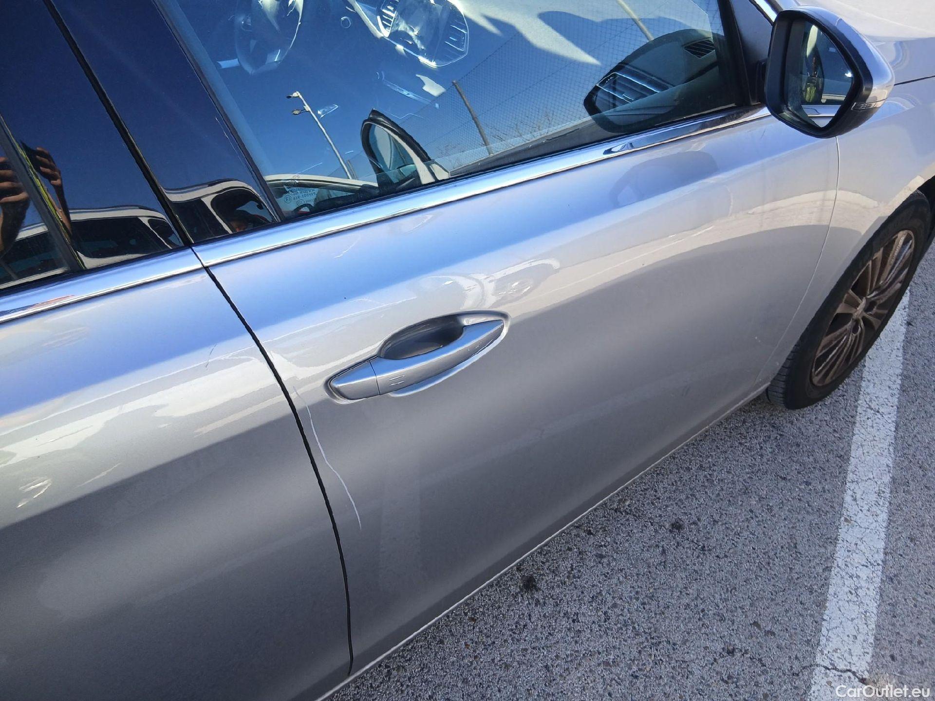  Peugeot  308 PEUGEOT  / 2017 / 5P / familiar SW Allure Pack PureTech 130 S&S #39