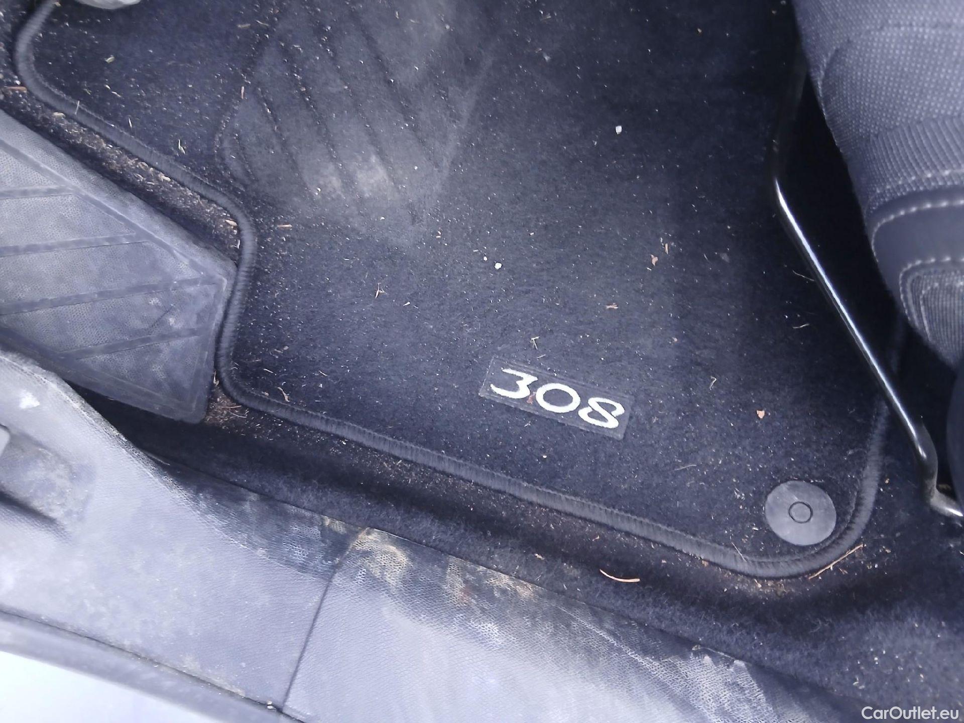  Peugeot  308 PEUGEOT  / 2017 / 5P / familiar SW Allure Pack PureTech 130 S&S #20