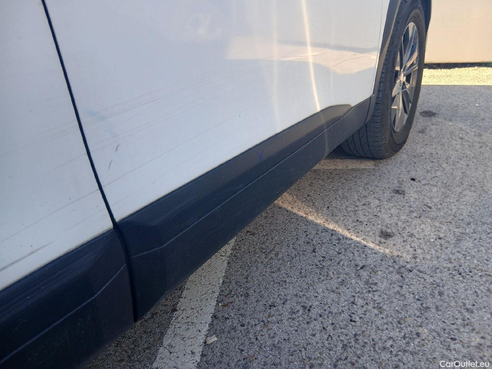  Peugeot  2008 PEUGEOT  / 2019 / 5P / todoterreno Active Pack BlueHDI 81kW (110CV) #24