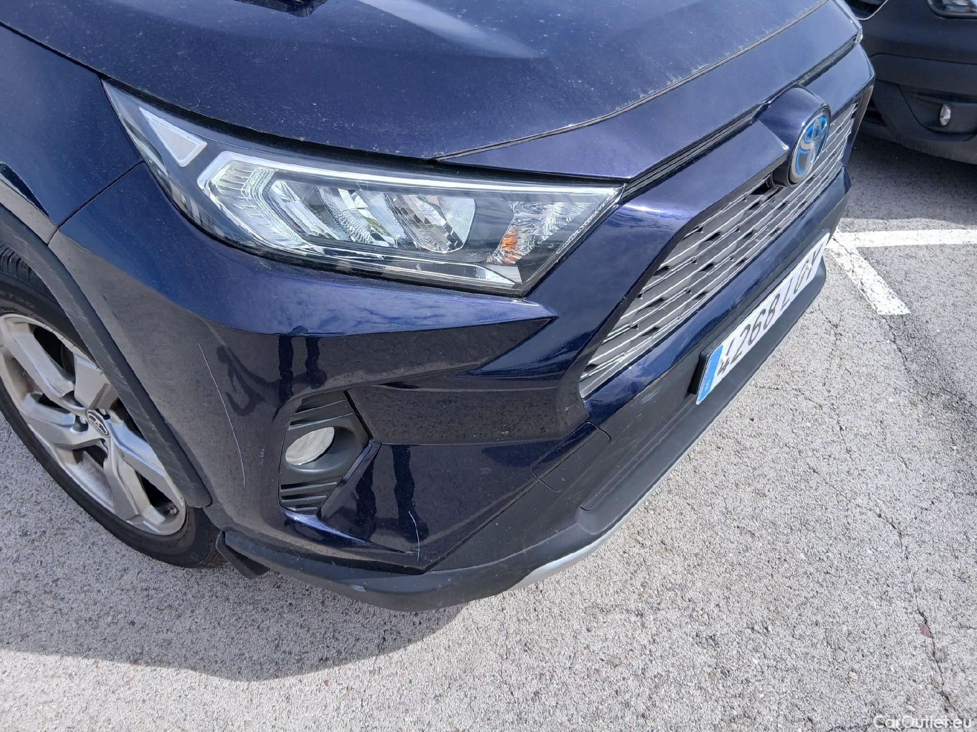  Toyota  RAV4 TOYOTA  / 2018 / 5P / todoterreno 2.5l 220H Advance #2