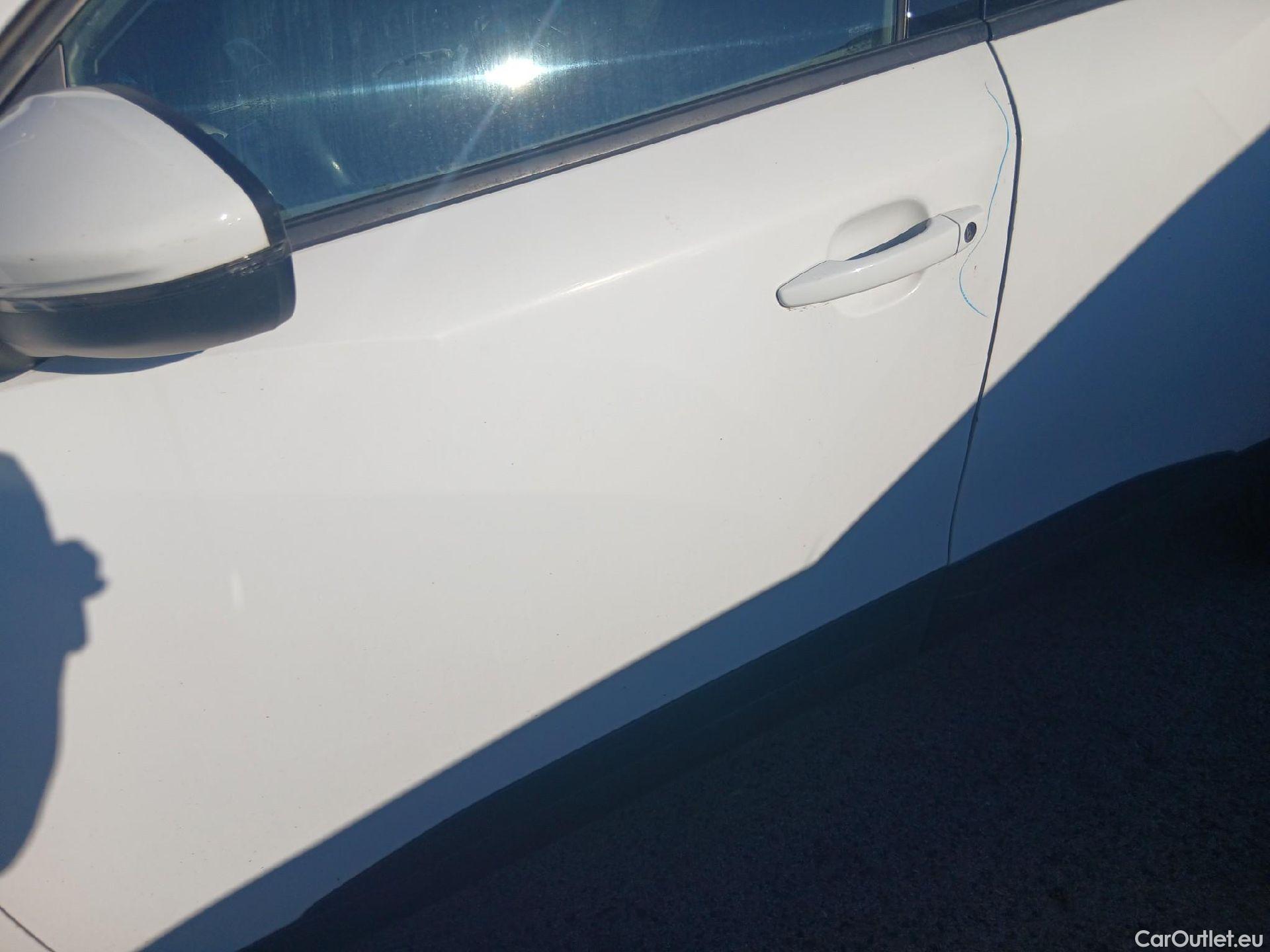  Peugeot  2008 PEUGEOT  / 2019 / 5P / todoterreno Active Pack BlueHDI 81kW (110CV) #10