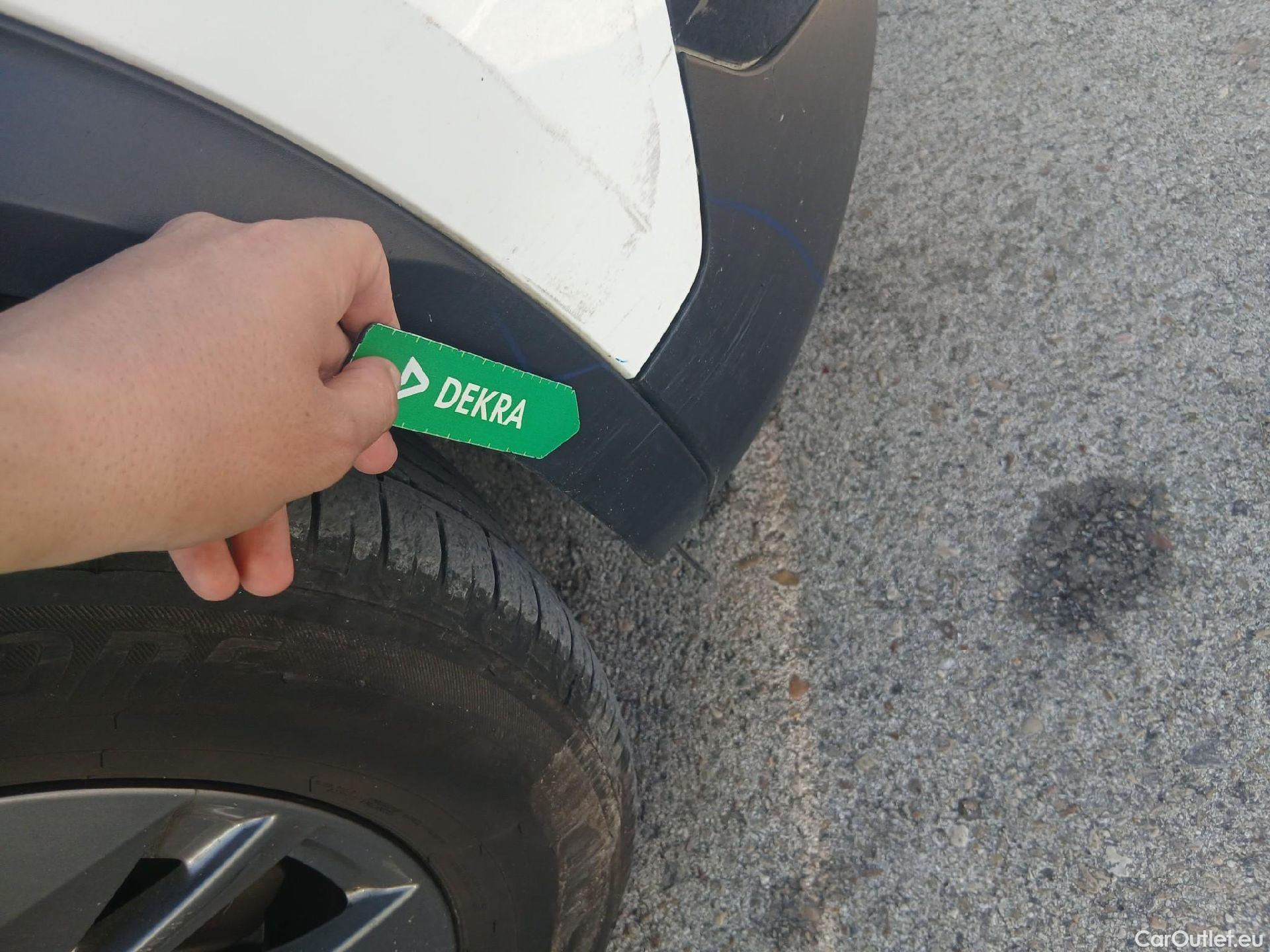  Peugeot  2008 PEUGEOT  / 2019 / 5P / todoterreno Active Pack BlueHDI 81kW (110CV) #29