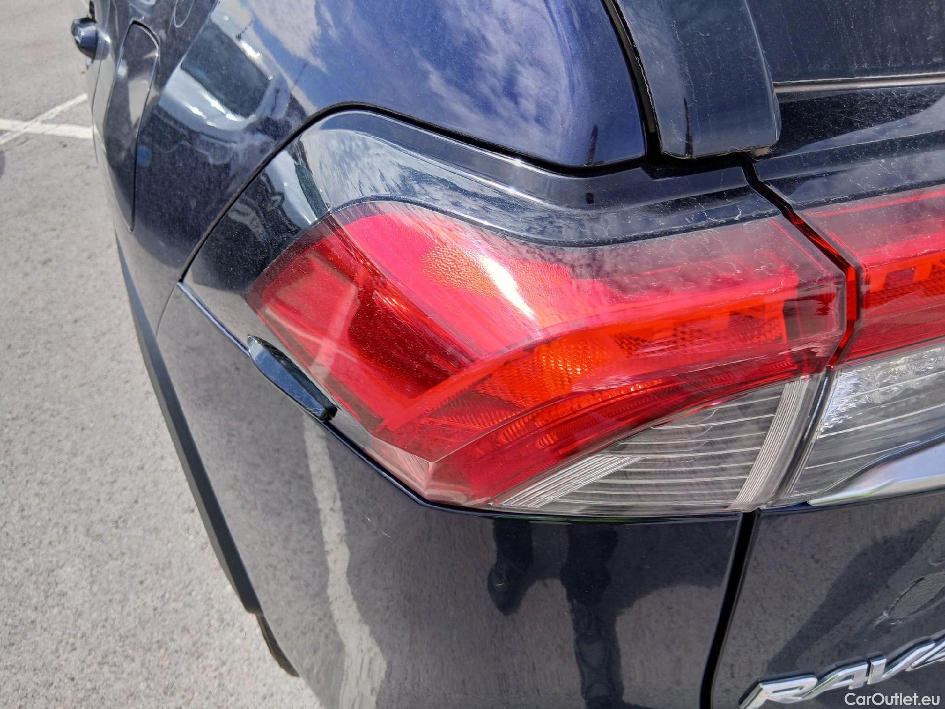  Toyota  RAV4 TOYOTA  / 2018 / 5P / todoterreno 2.5l 220H Advance #26