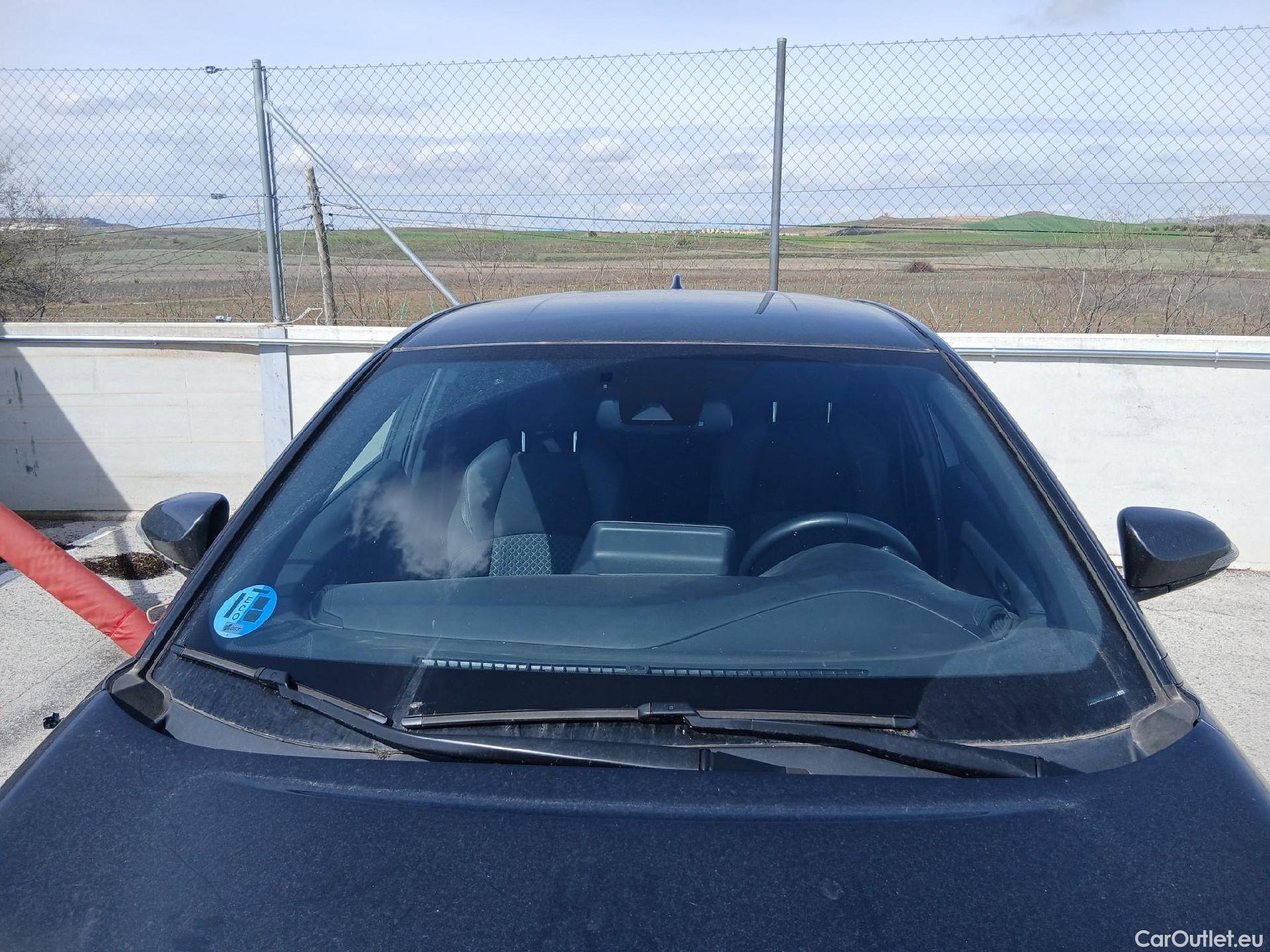  Toyota  C-HR TOYOTA  / 2019 / 5P / todoterreno 2.0 180H Advance #7