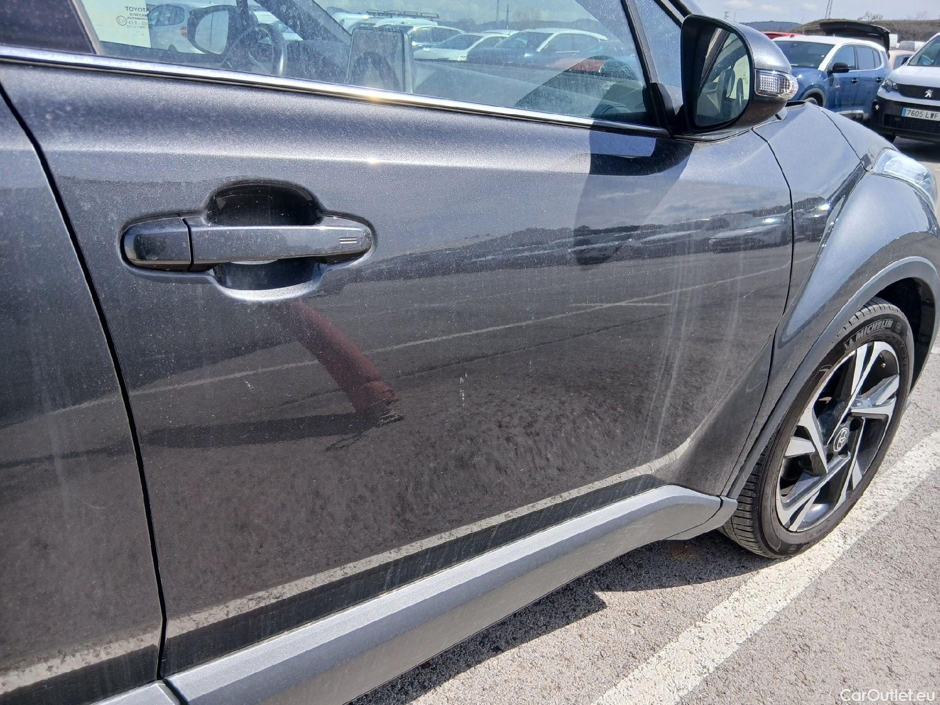  Toyota  C-HR TOYOTA  / 2019 / 5P / todoterreno 2.0 180H Advance #37