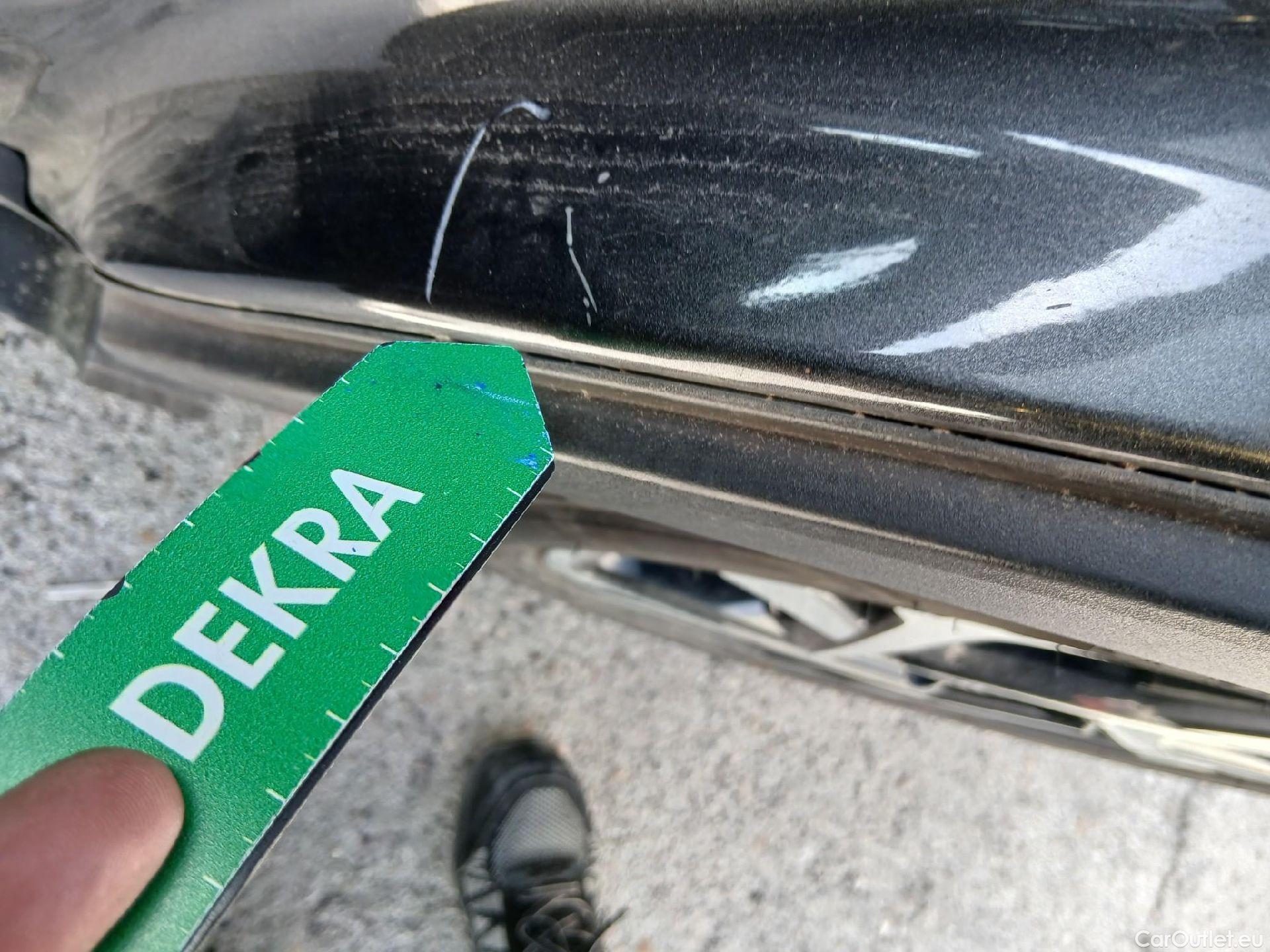  Toyota  C-HR TOYOTA  / 2019 / 5P / todoterreno 2.0 180H Advance #24