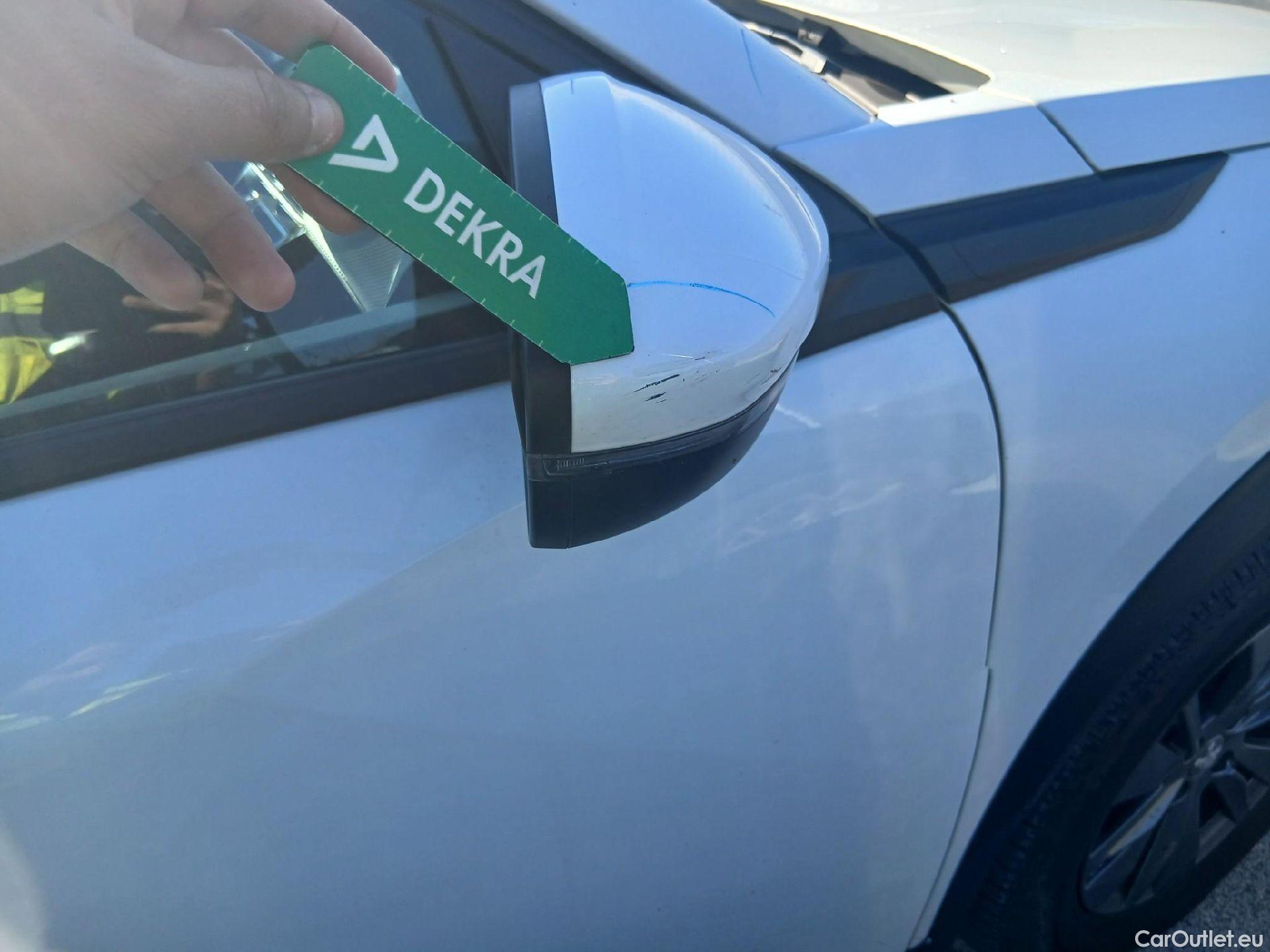  Peugeot  2008 PEUGEOT  / 2019 / 5P / todoterreno Active Pack BlueHDI 81kW (110CV) #26