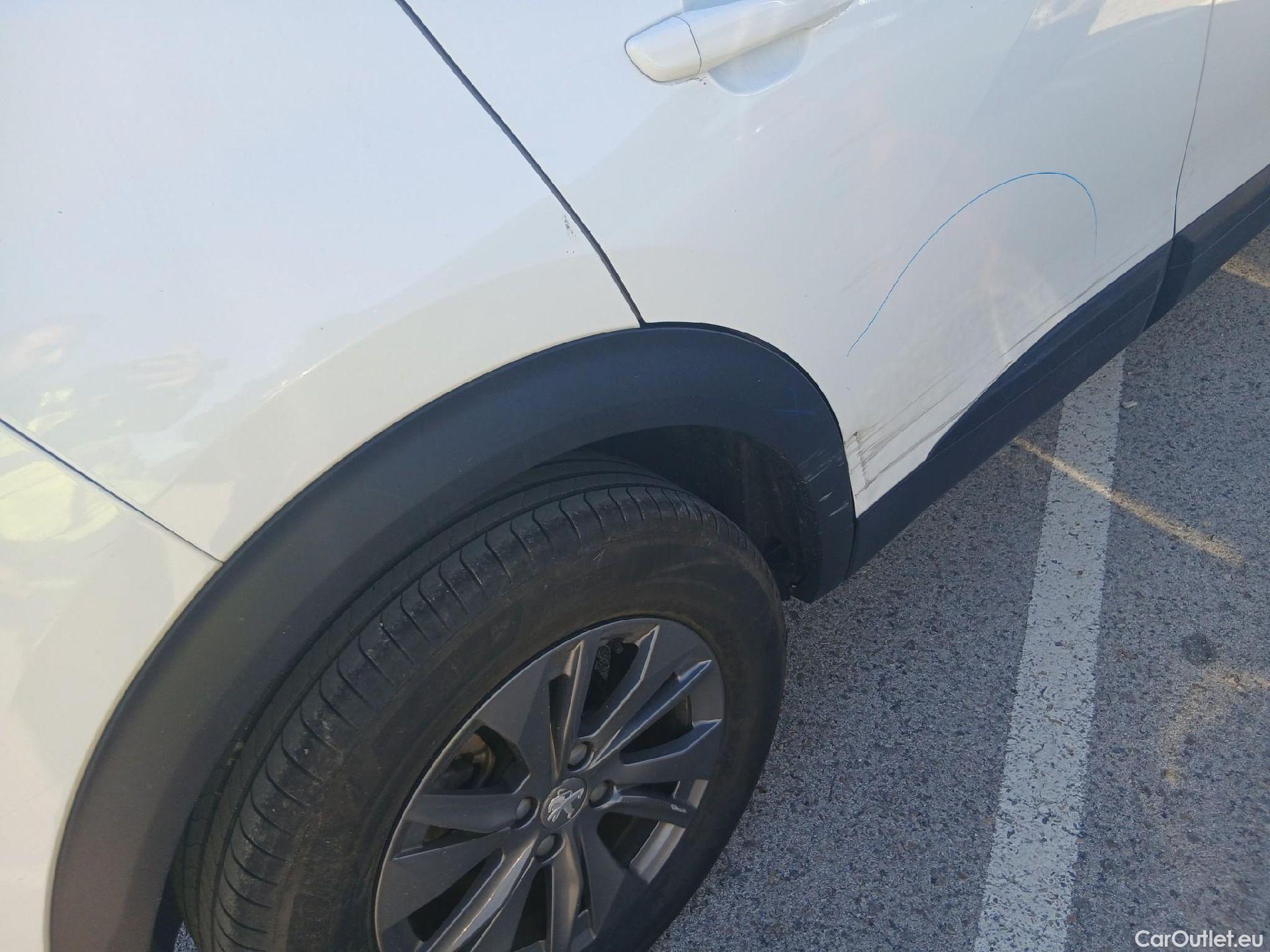  Peugeot  2008 PEUGEOT  / 2019 / 5P / todoterreno Active Pack BlueHDI 81kW (110CV) #18