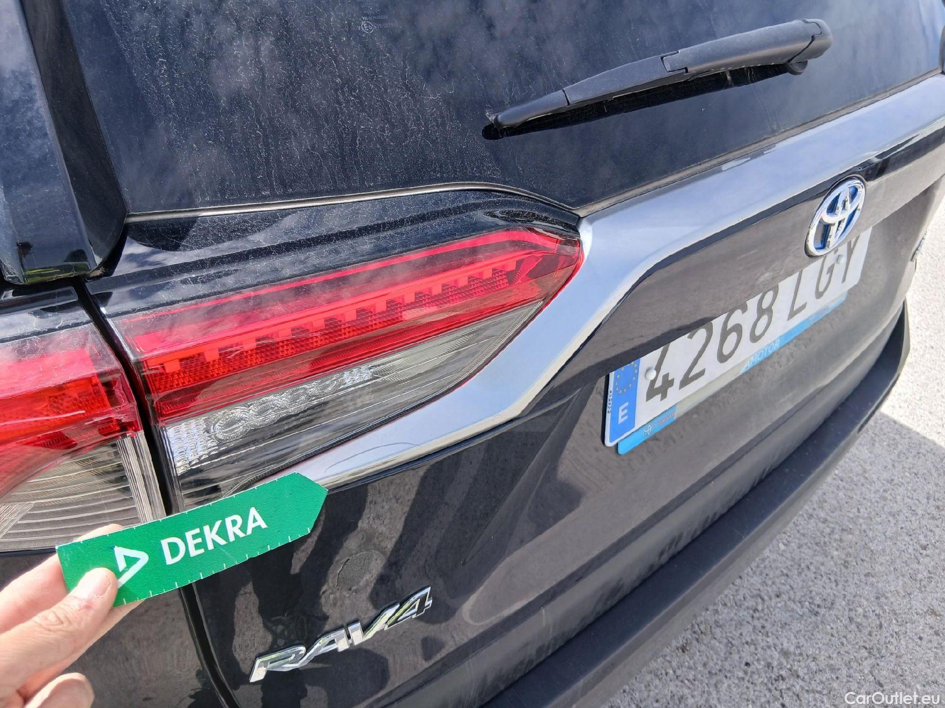  Toyota  RAV4 TOYOTA  / 2018 / 5P / todoterreno 2.5l 220H Advance #30