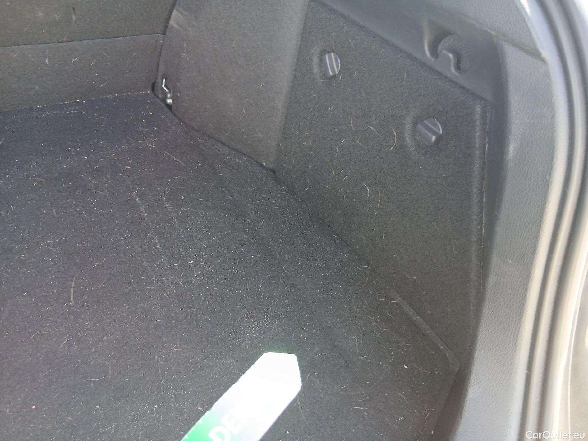  Toyota  C-HR TOYOTA  / 2019 / 5P / todoterreno 2.0 180H Advance #20