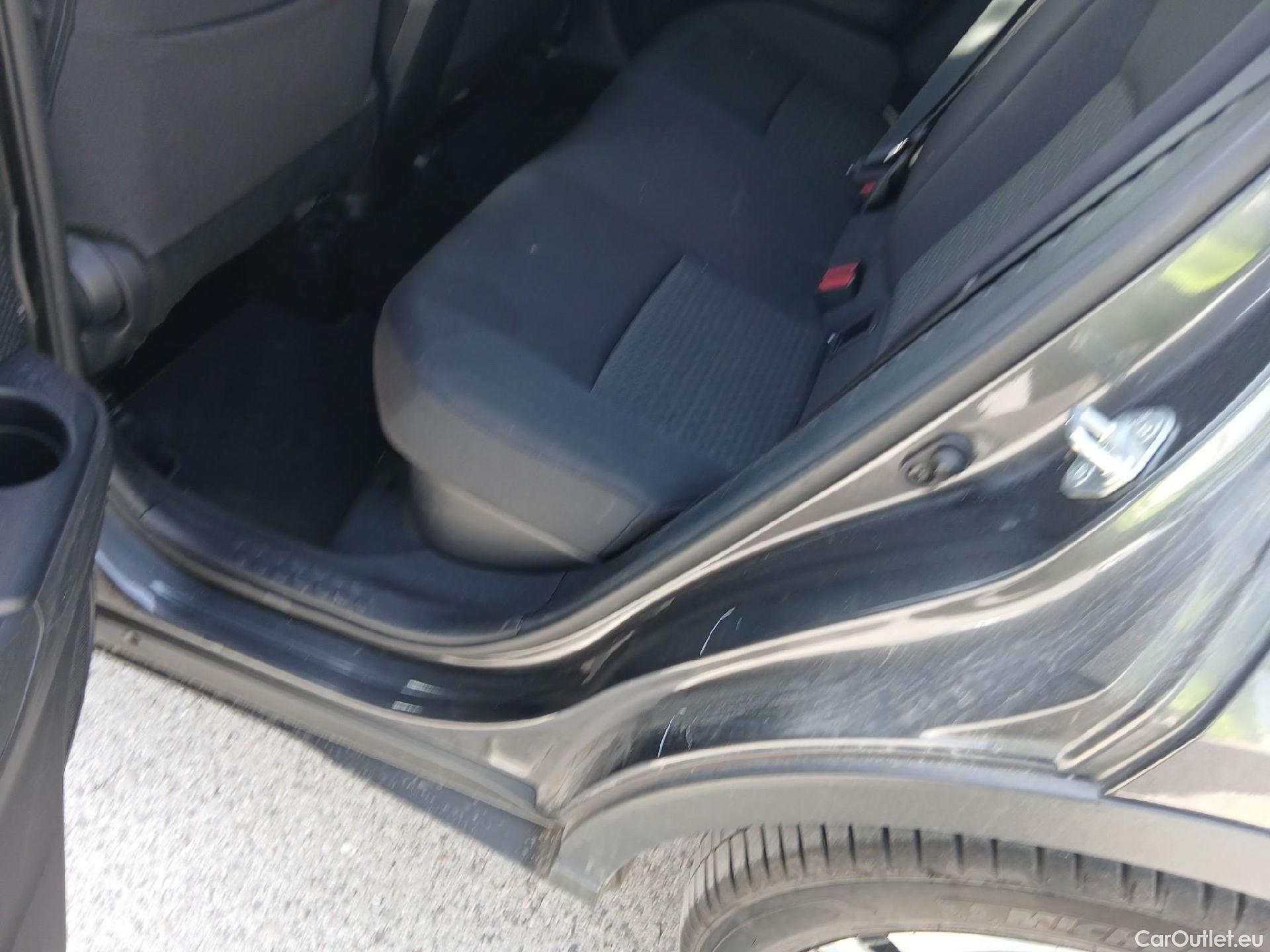  Toyota  C-HR TOYOTA  / 2019 / 5P / todoterreno 2.0 180H Advance #23