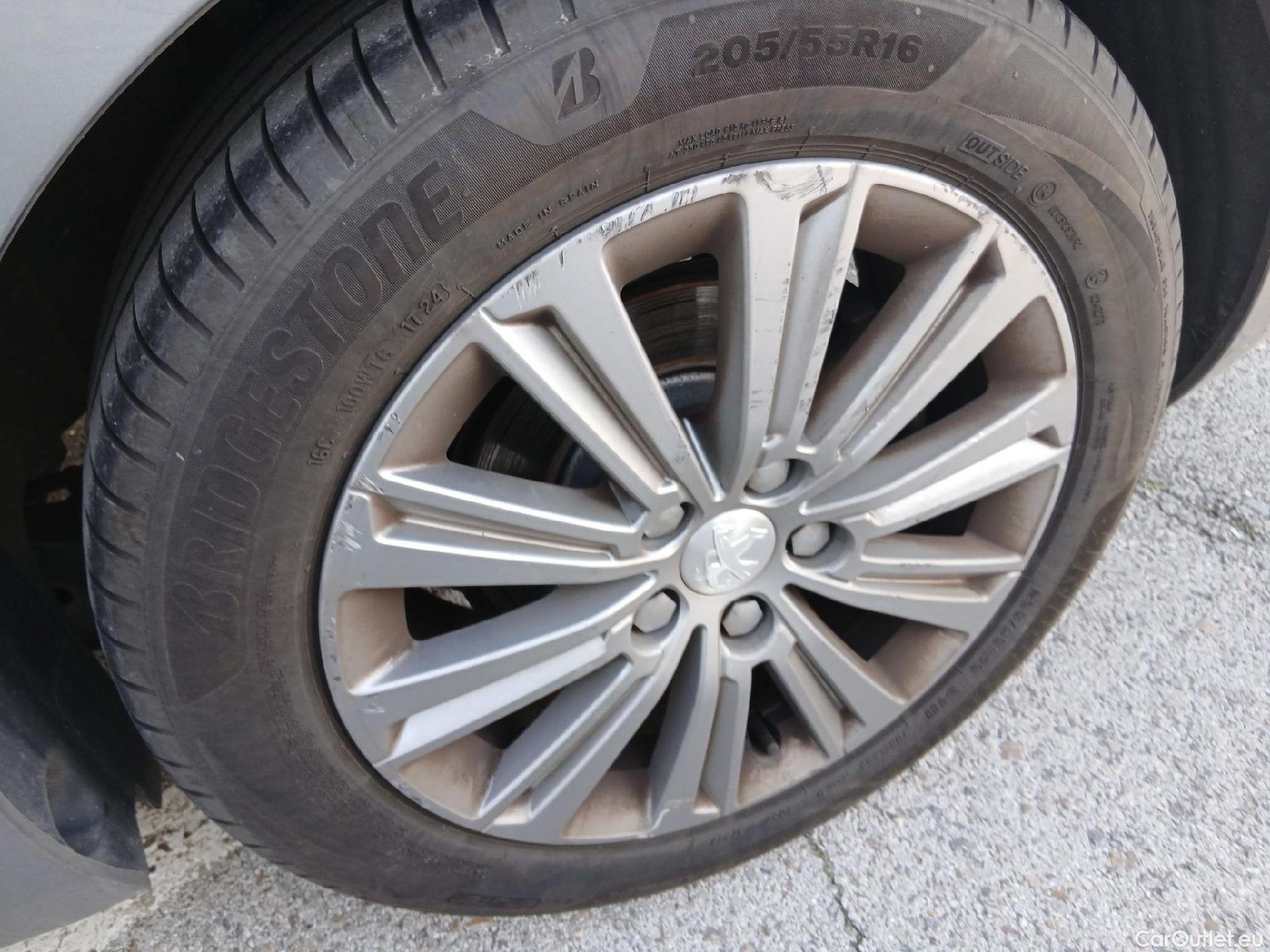  Peugeot  308 PEUGEOT  / 2017 / 5P / familiar SW Allure Pack PureTech 130 S&S #23