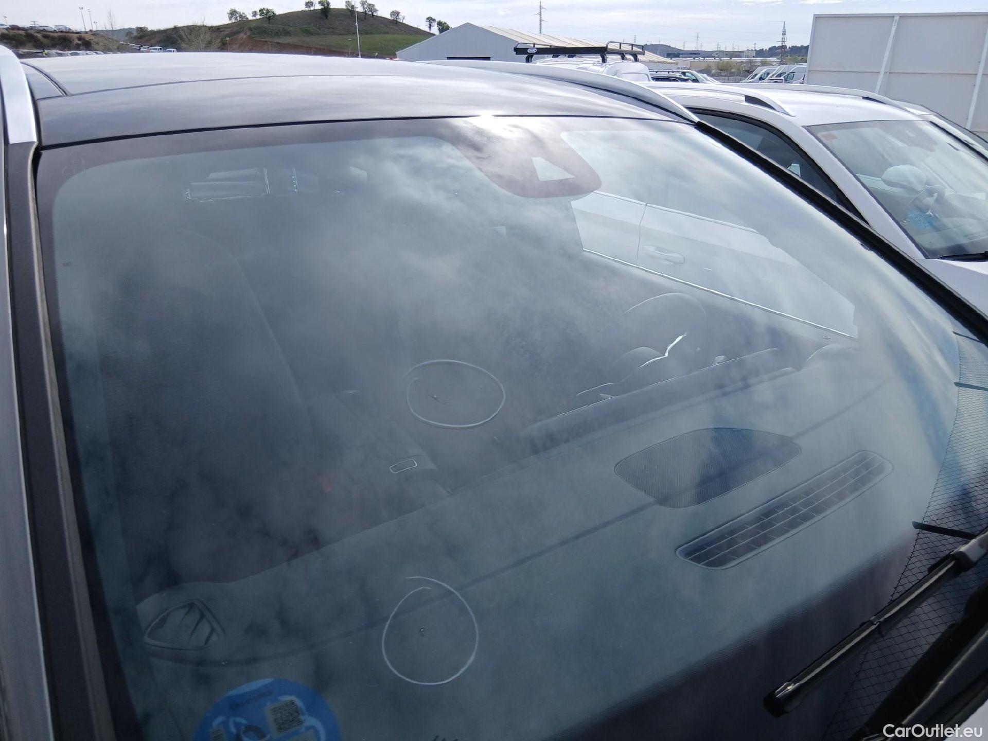  Mercedes  GLA MERCEDES-BENZ  / 2020 / 5P / todoterreno  250 e #3