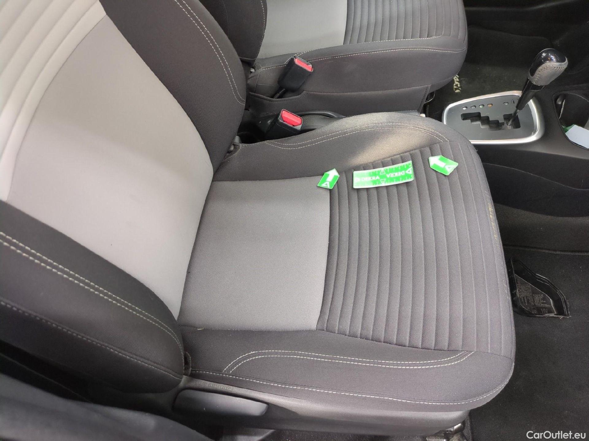  Toyota  Yaris  Hybride Affaires / 2017 / 5P / Berline 1.5 VVT-I HYBRID AUTO France Business #2