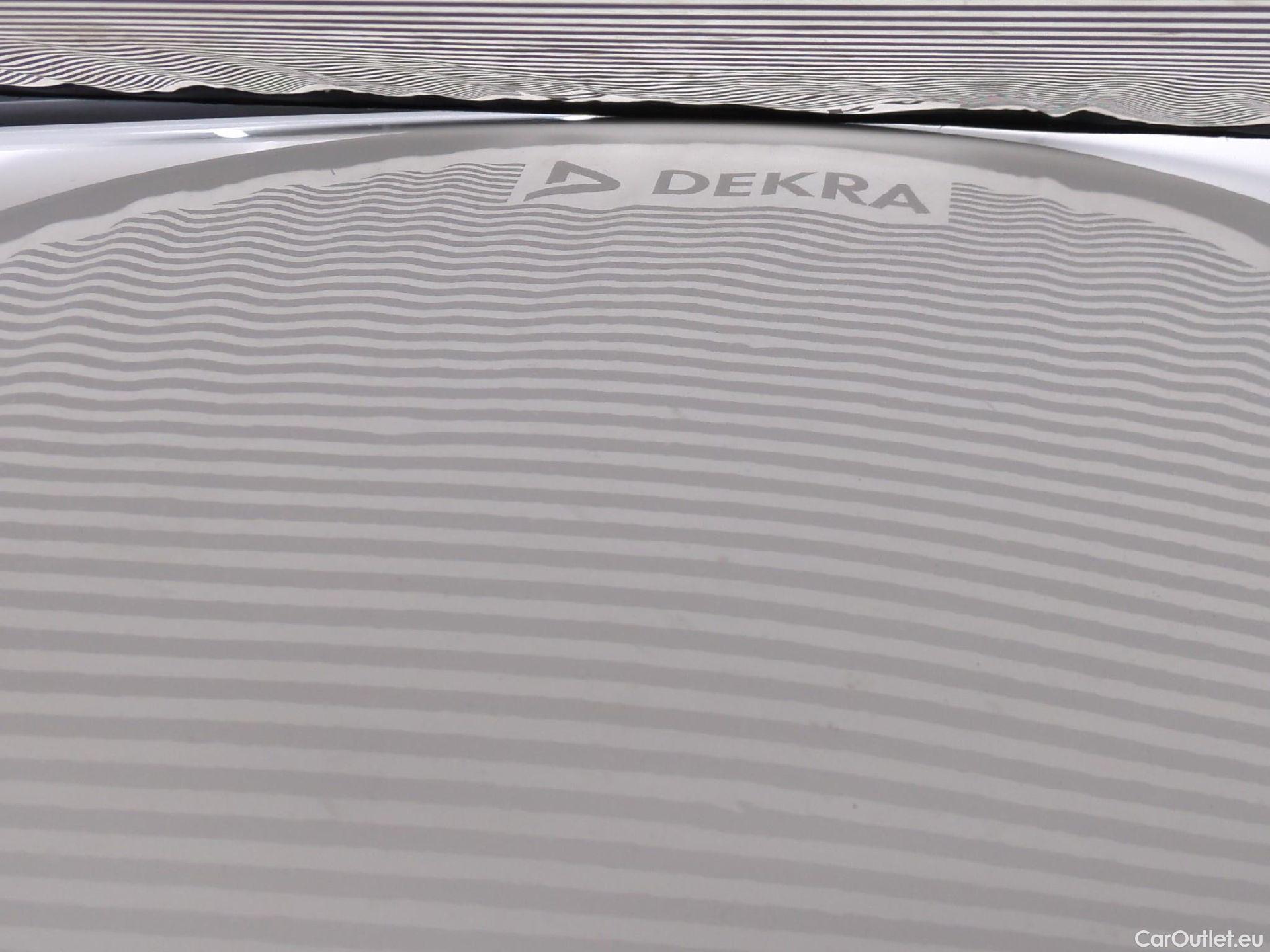  Toyota  Yaris  Hybride Affaires / 2017 / 5P / Berline 1.5 VVT-I HYBRID AUTO France Business #18