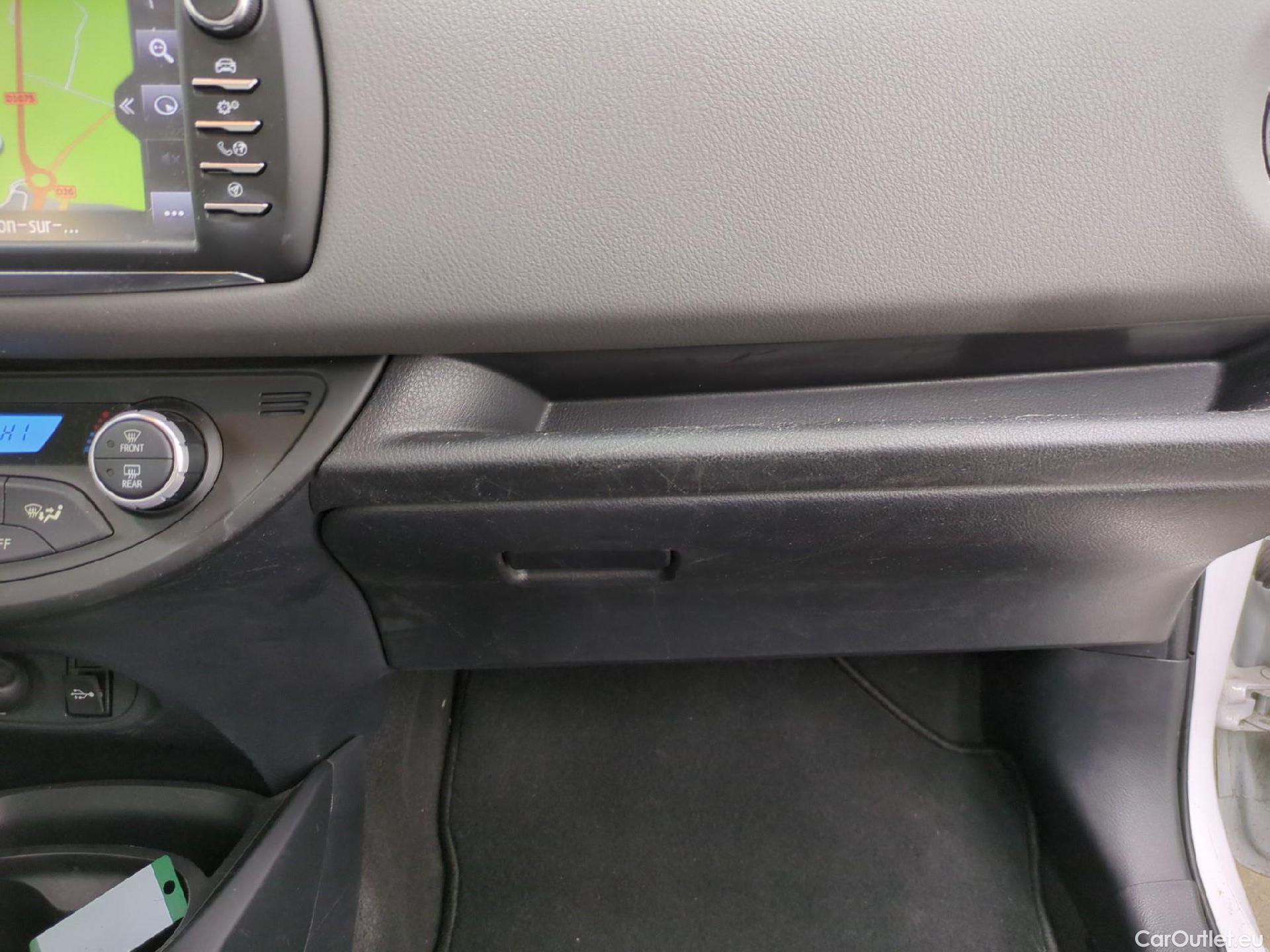  Toyota  Yaris  Hybride Affaires / 2017 / 5P / Berline 1.5 VVT-I HYBRID AUTO France Business #4