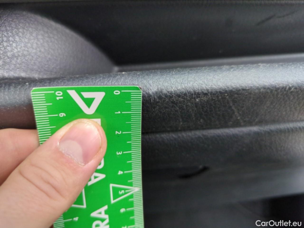  Toyota  Yaris  Hybride Affaires / 2017 / 5P / Berline 1.5 VVT-I HYBRID AUTO France Business #3