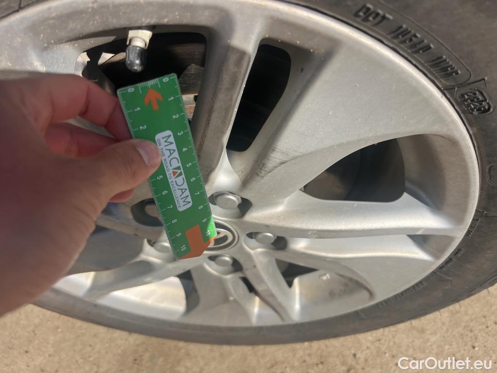  Toyota  Yaris TOYOTA  / 2020 / 5P / berlina con portón 1.5 120H Business Plus #26