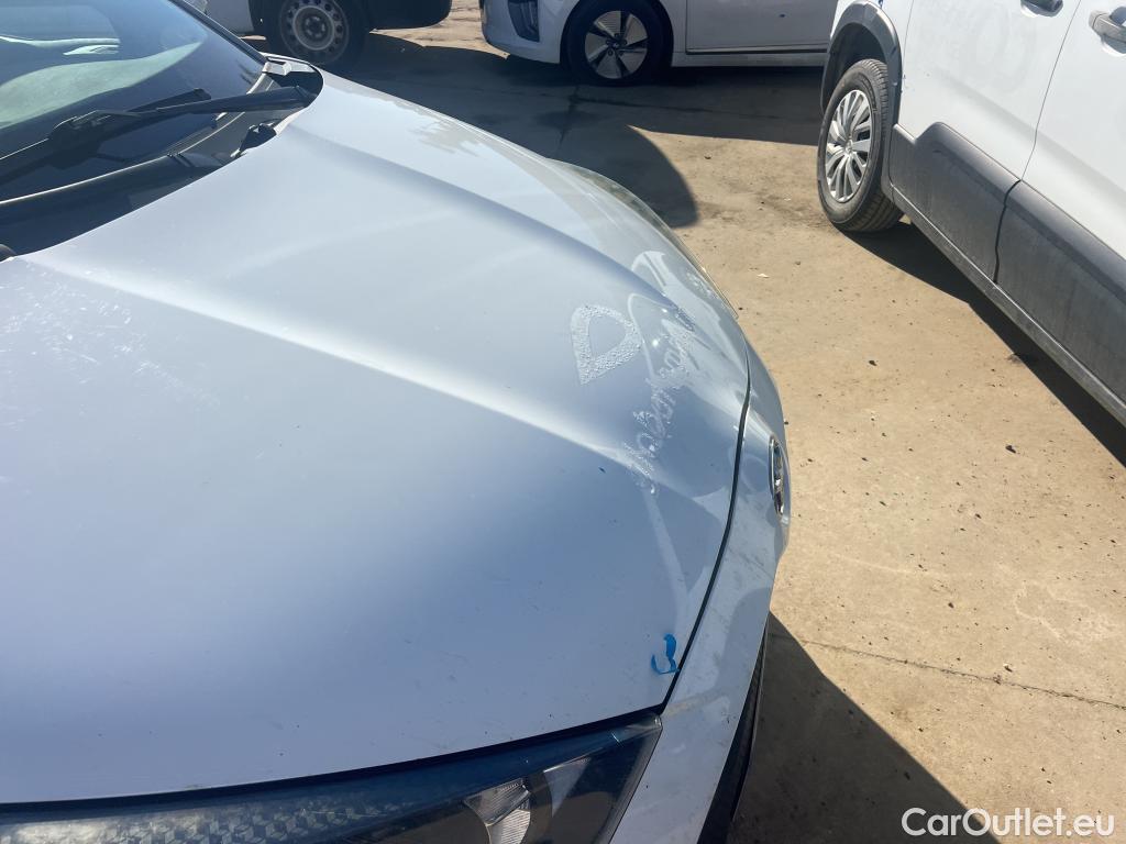  Toyota  Yaris TOYOTA  / 2020 / 5P / berlina con portón 1.5 120H Business Plus #18